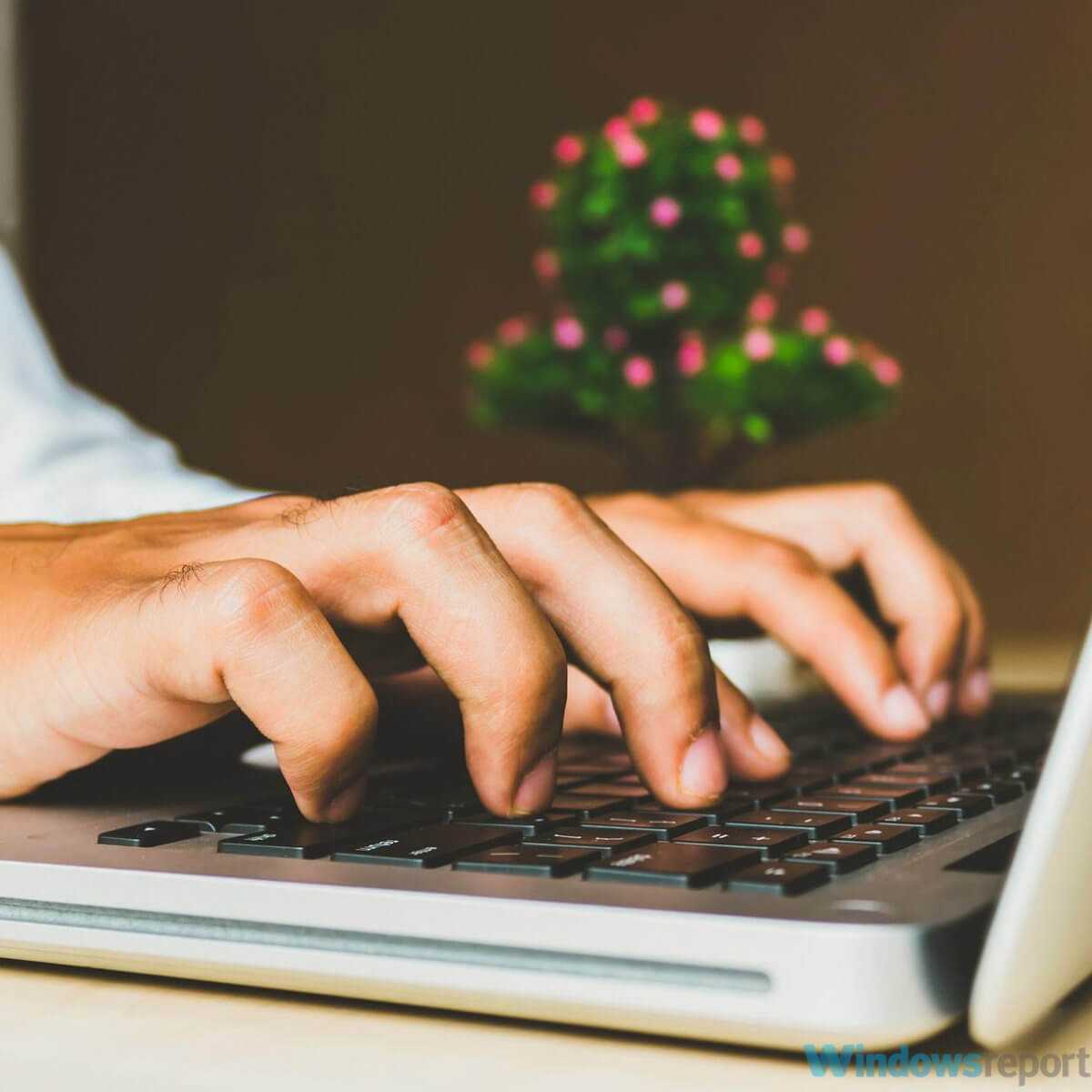 Typing user. Пользователь печатает. Внешний для сохранения фото. User is typing.